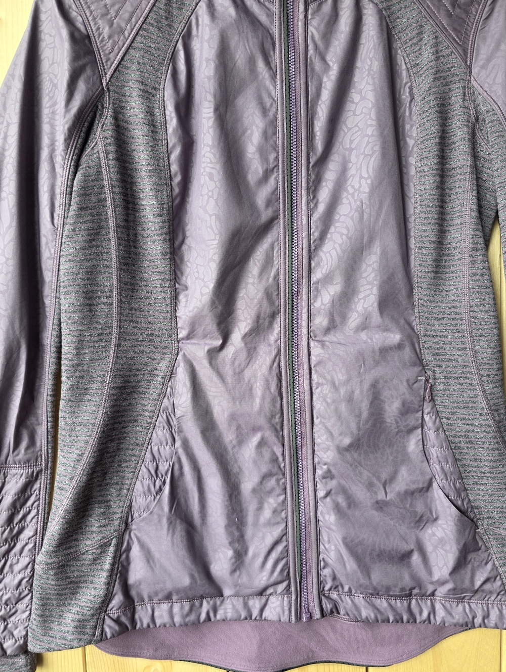 Lululemon Rebel Runner Jacket Petal Camo Embossed Purple Fog Colorway W4E86S - Picture 3 of 9